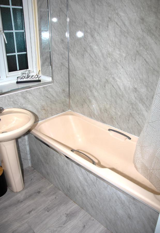 Xb Property - Comfy House Perfect For Families Contractors Relocators West Bromwich Exteriér fotografie