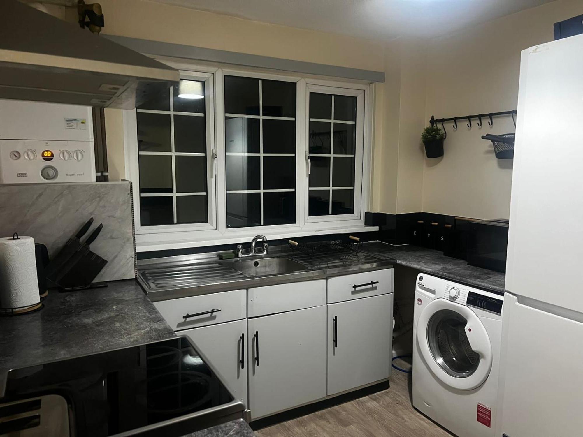 Xb Property - Comfy House Perfect For Families Contractors Relocators West Bromwich Exteriér fotografie